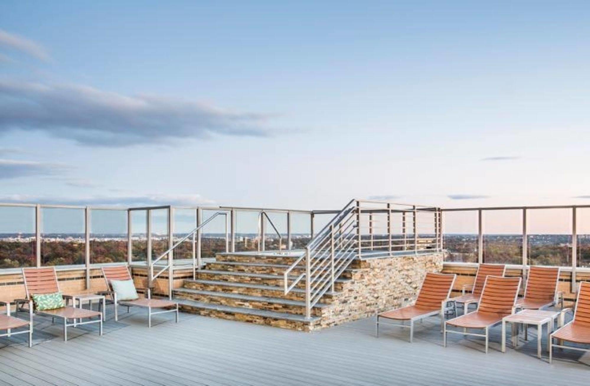 Bridgestreet At The View At Liberty Center Aparthotel Арлингтън Екстериор снимка